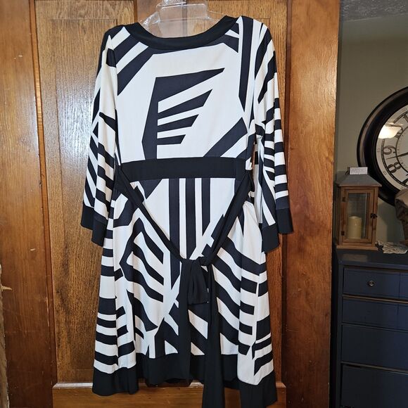Twentyone Vintage 90's Black and Cream Striped Dress. Size M - Picture 2 of 7